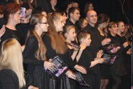 Z radością i pieśnią na ustach [FILM]