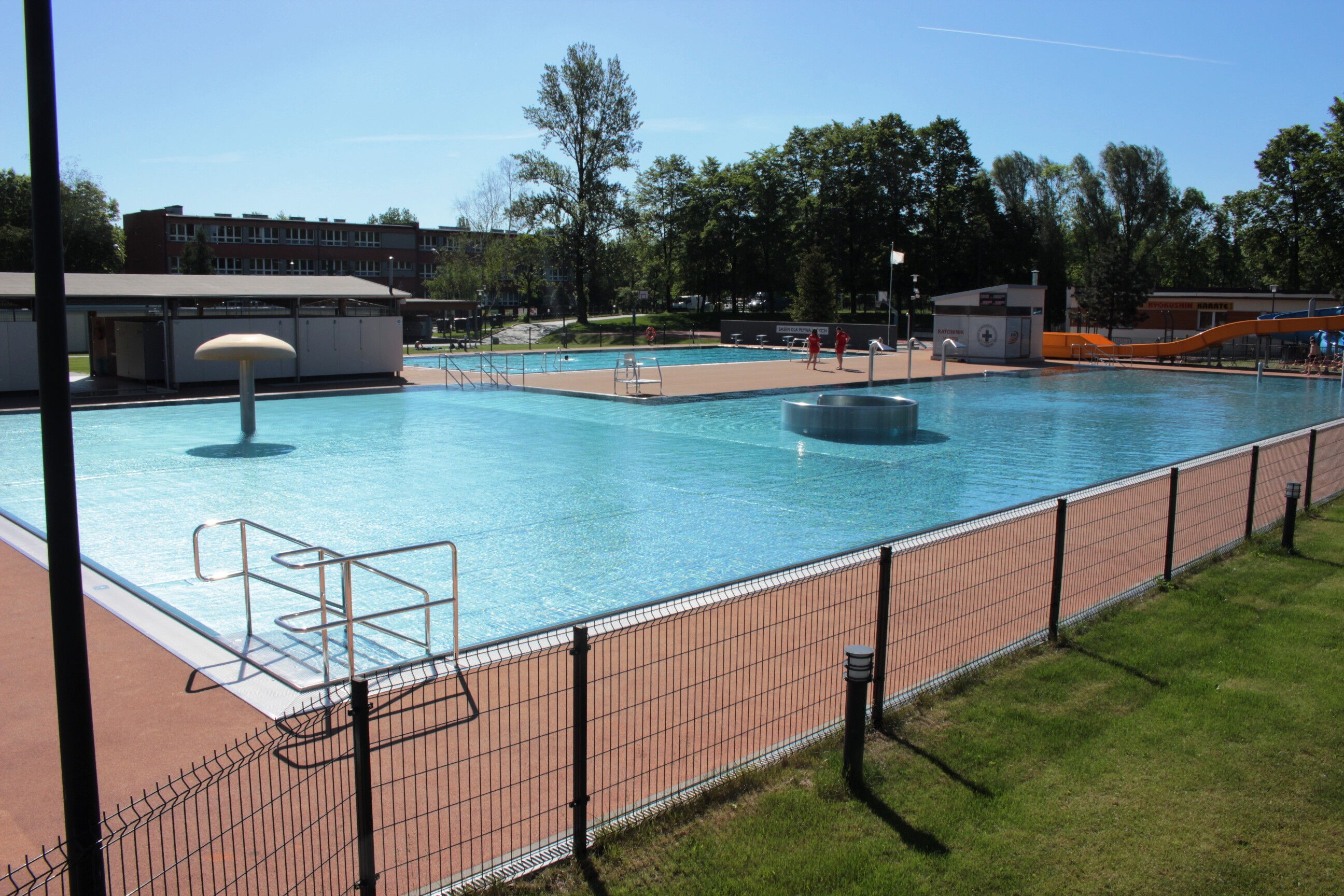 odkryty miejski letni basen
