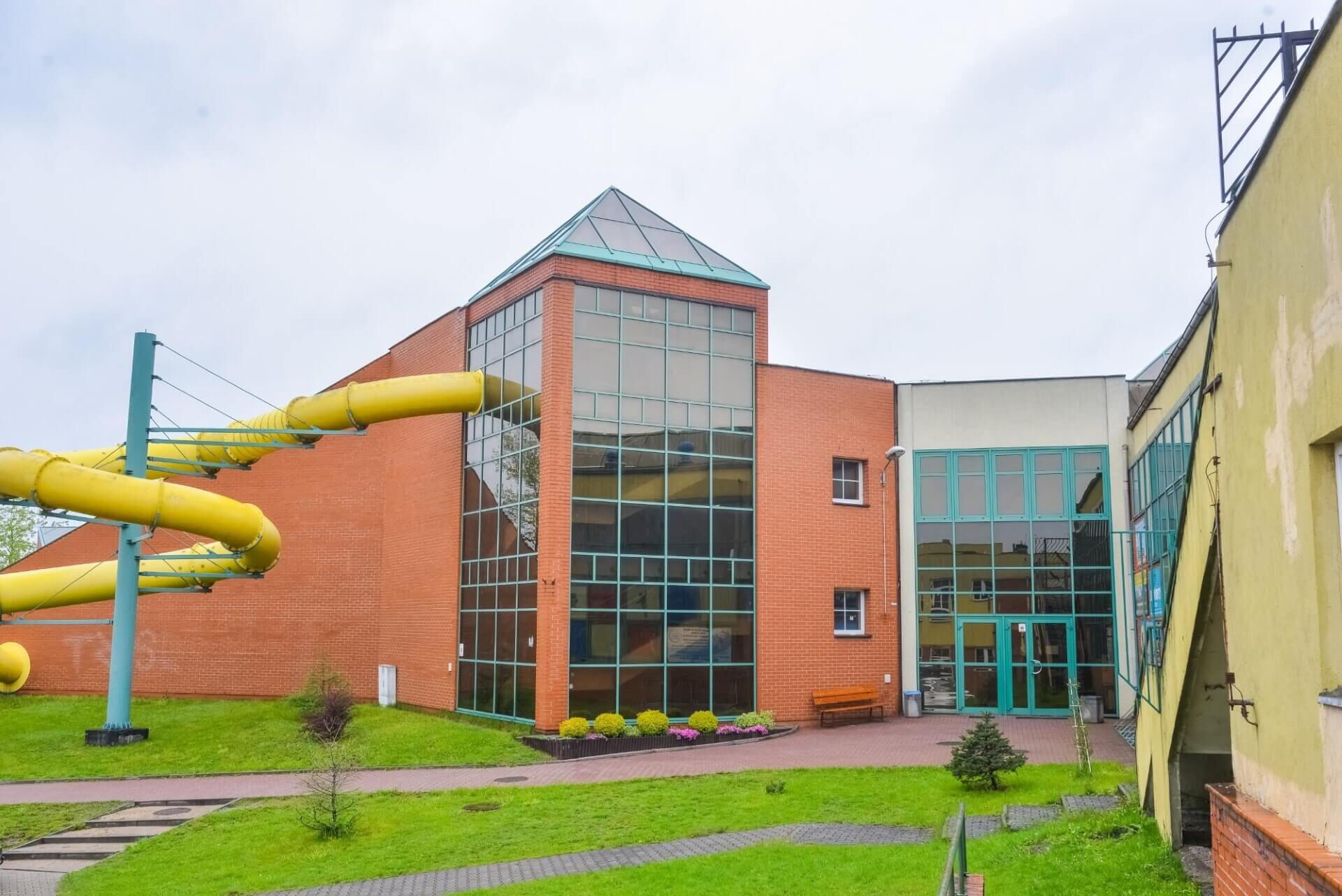 Budynek basenu przy ul. Chryzantem.