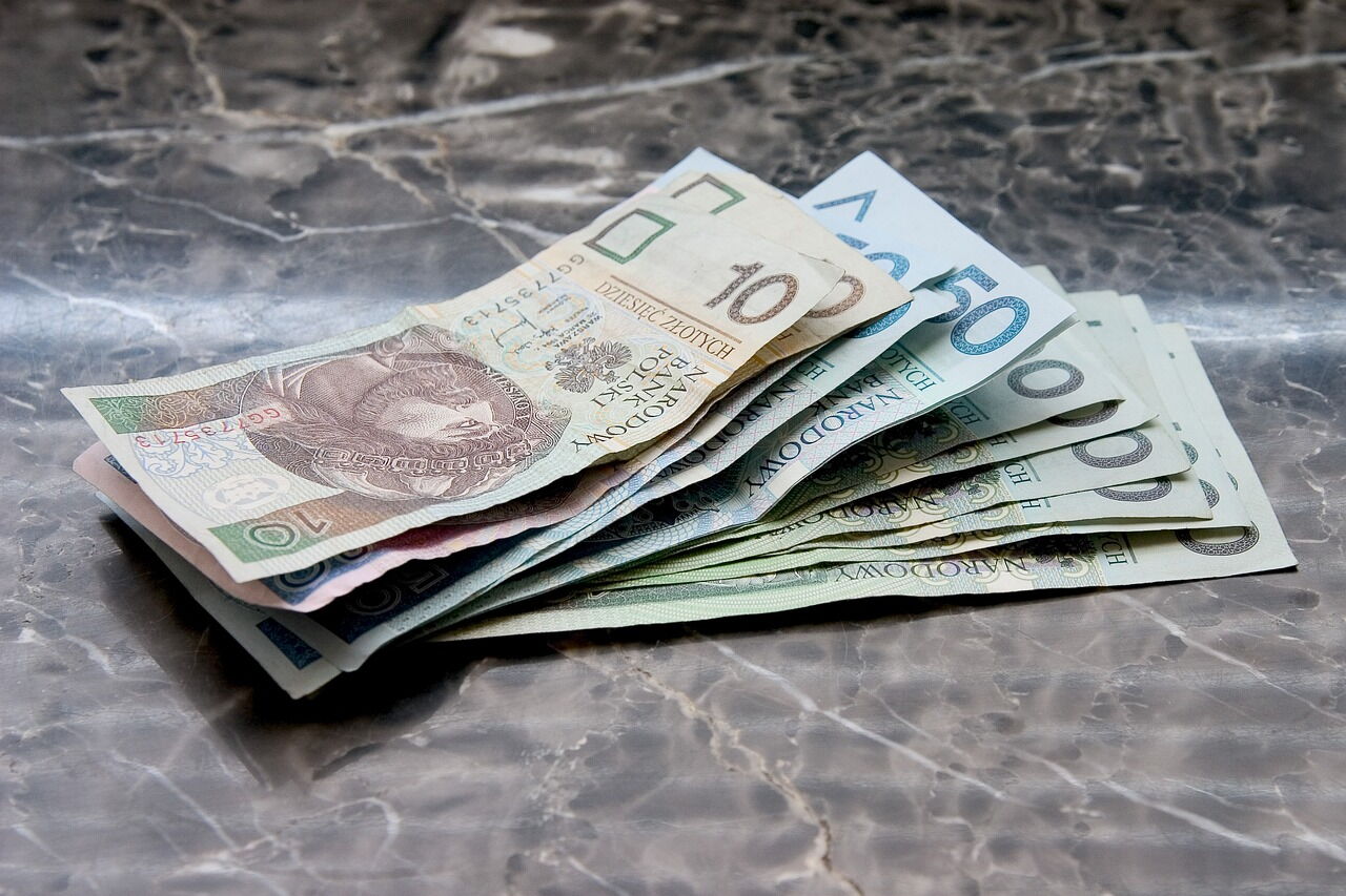 Polskie banknoty o róznych nominałach