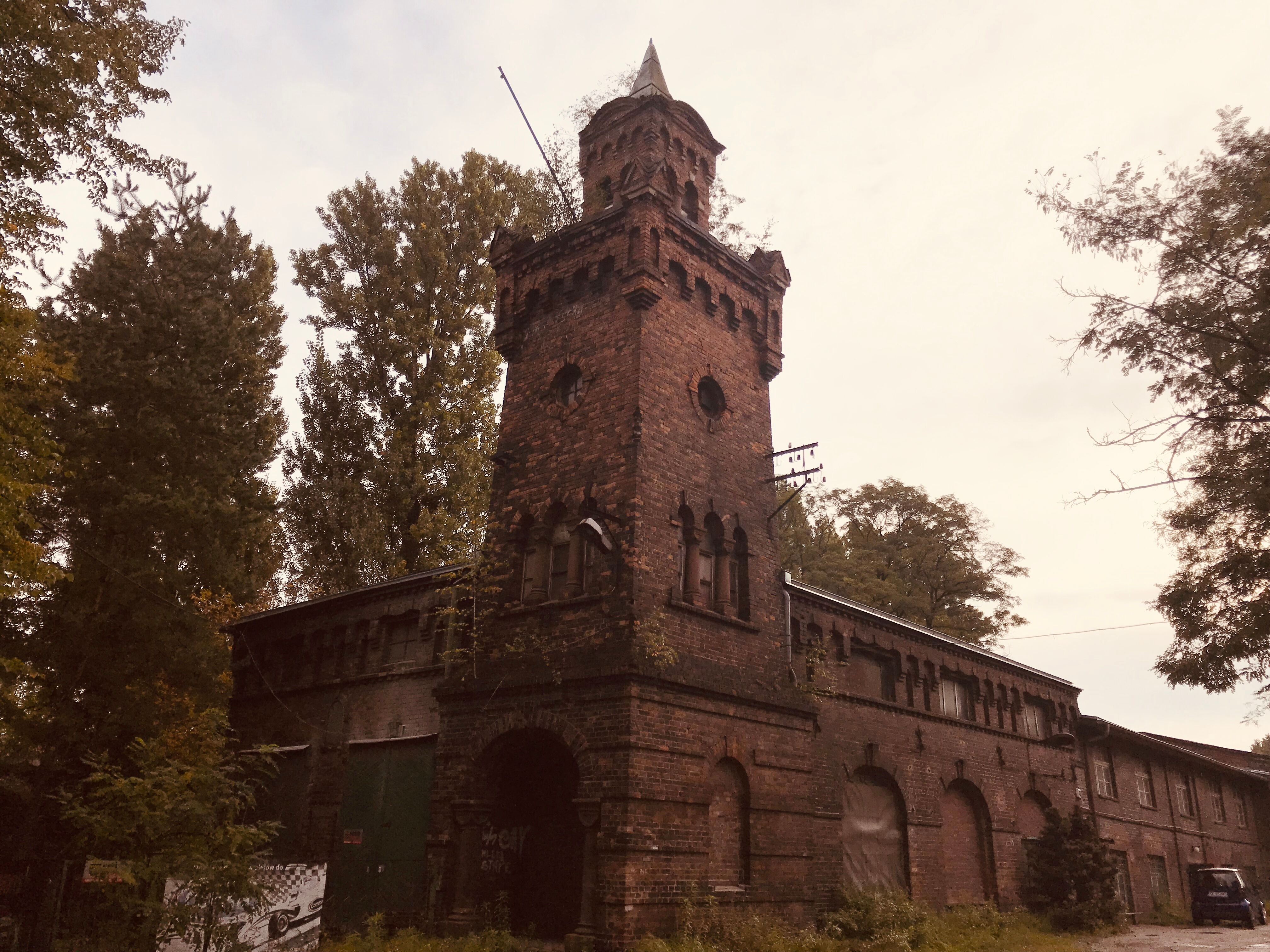 Jeden z budynków wchodzących w skład zabudowań szybu Franciszek.