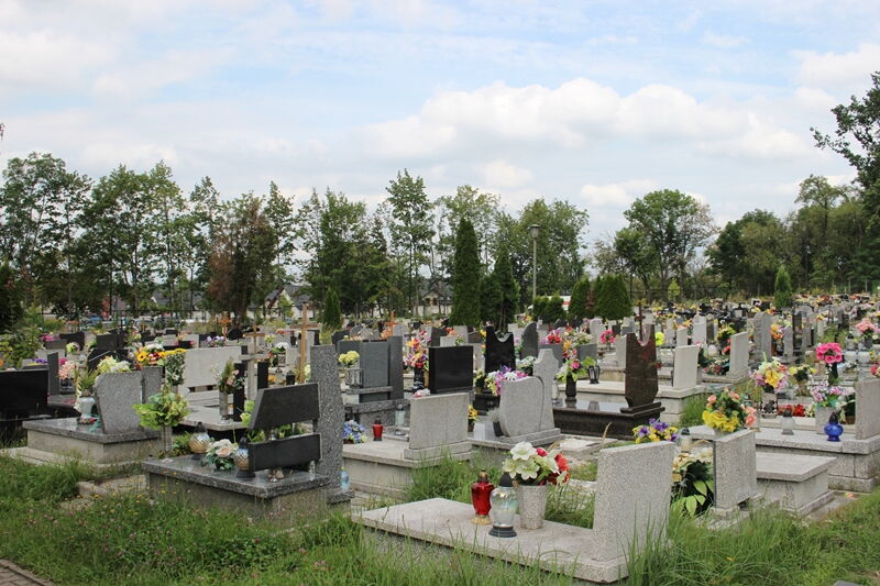 Wszystkich Świętych – zmiany w organizacji ruchu, darmowa komunikacja i akcja „Znicz”