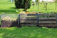 Z kompostownikiem mniej za śmieci