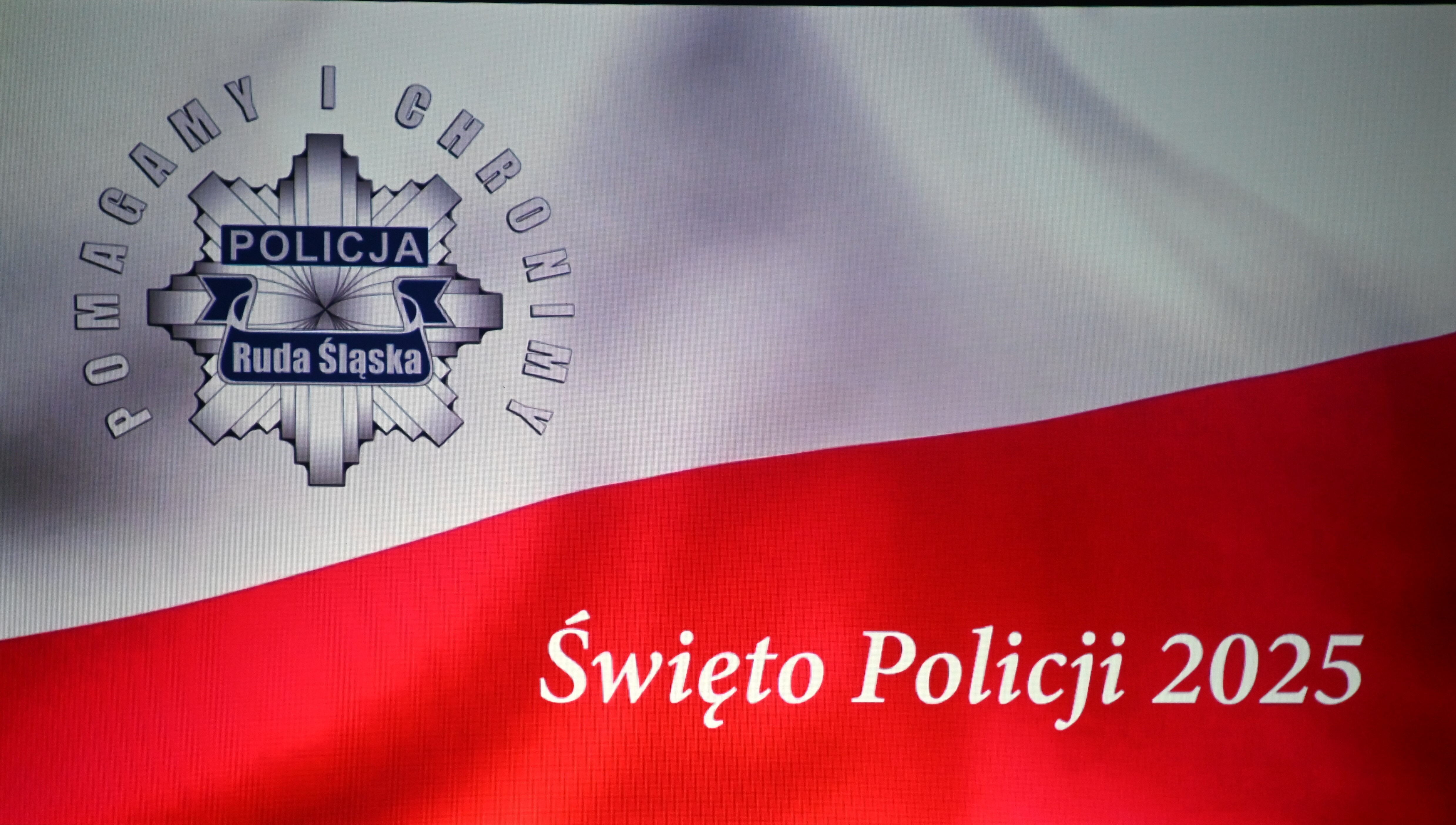 Flaga biało-czerwona z napisem Święto Policji 2025