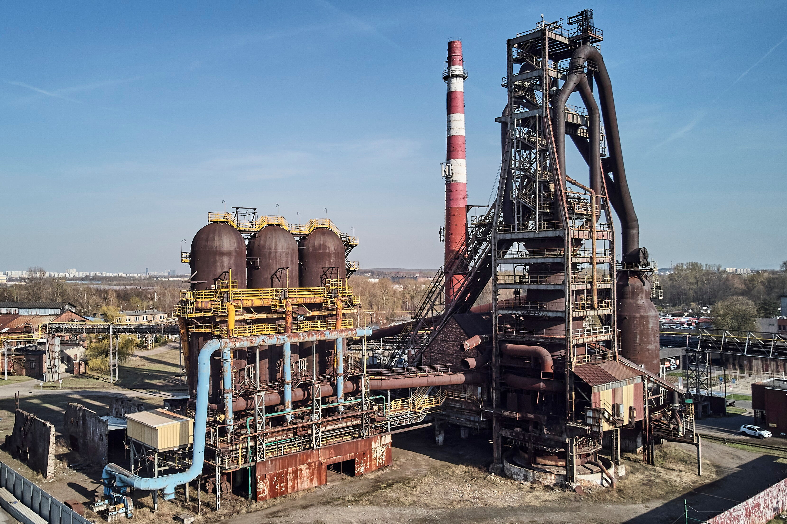 Zdjęcie Wielkiego Pieca Huty "Pokój" z nagrzewnicami.