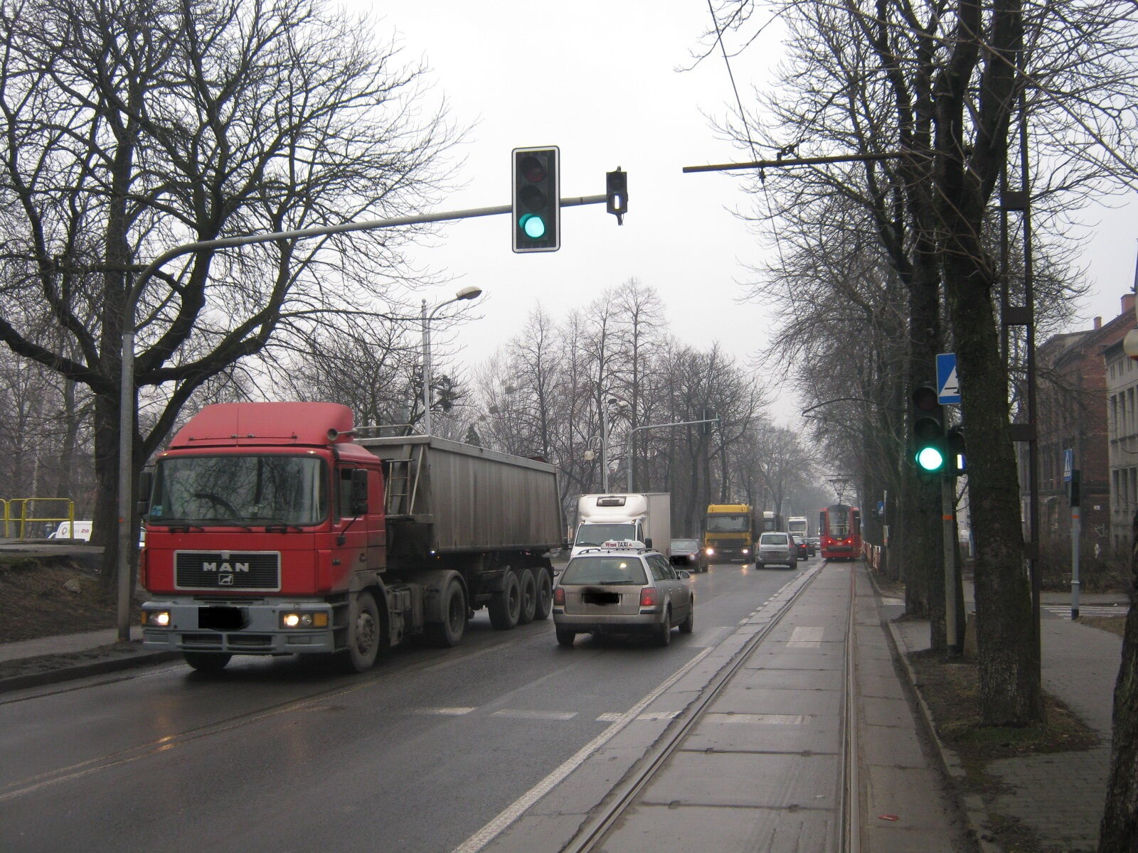 ruchliwa ulica karola Goduli