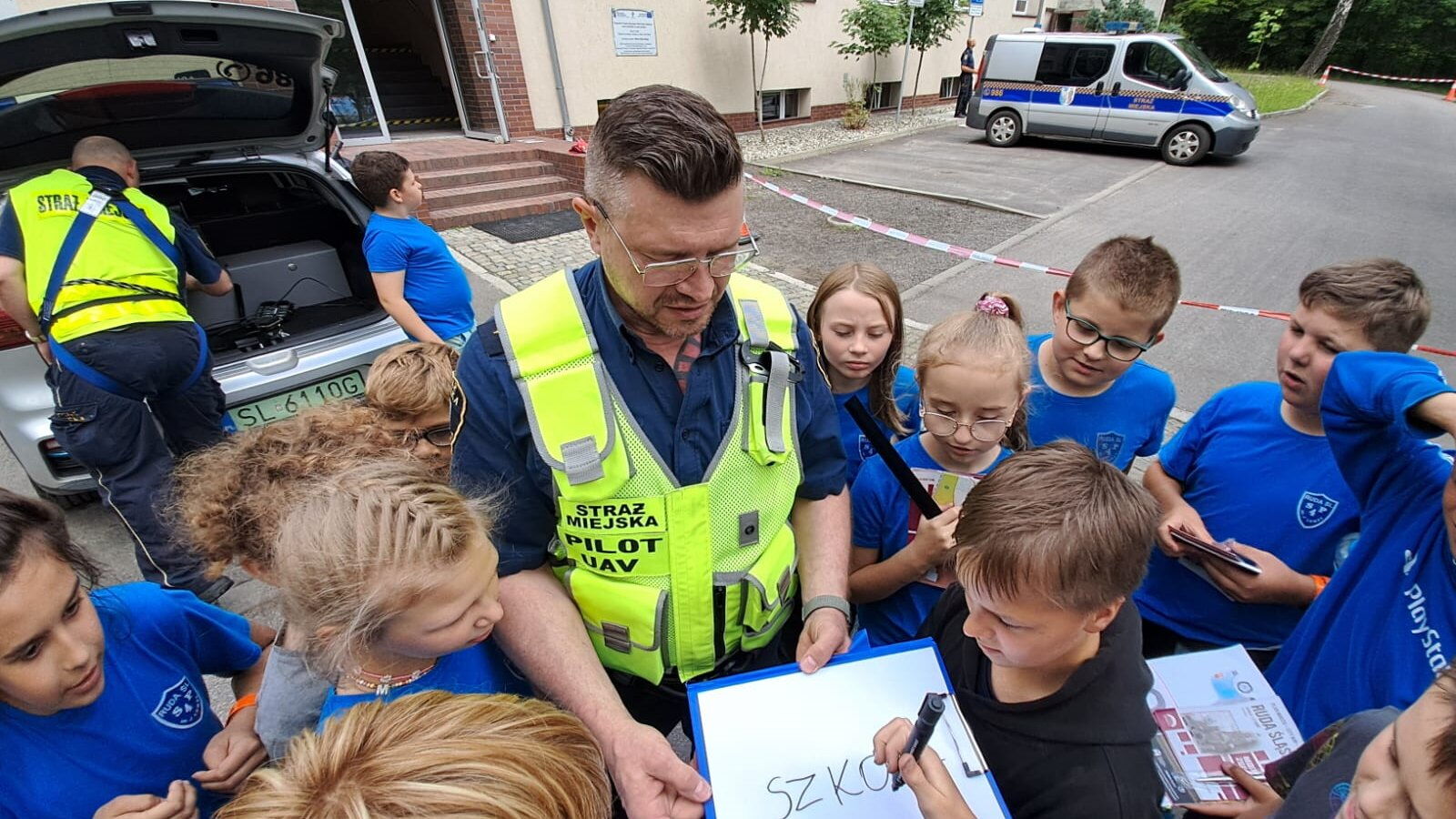 Uczniowie SP4 z wizytą u strażników miejskich