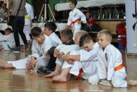 Młodzi karatecy w akcji