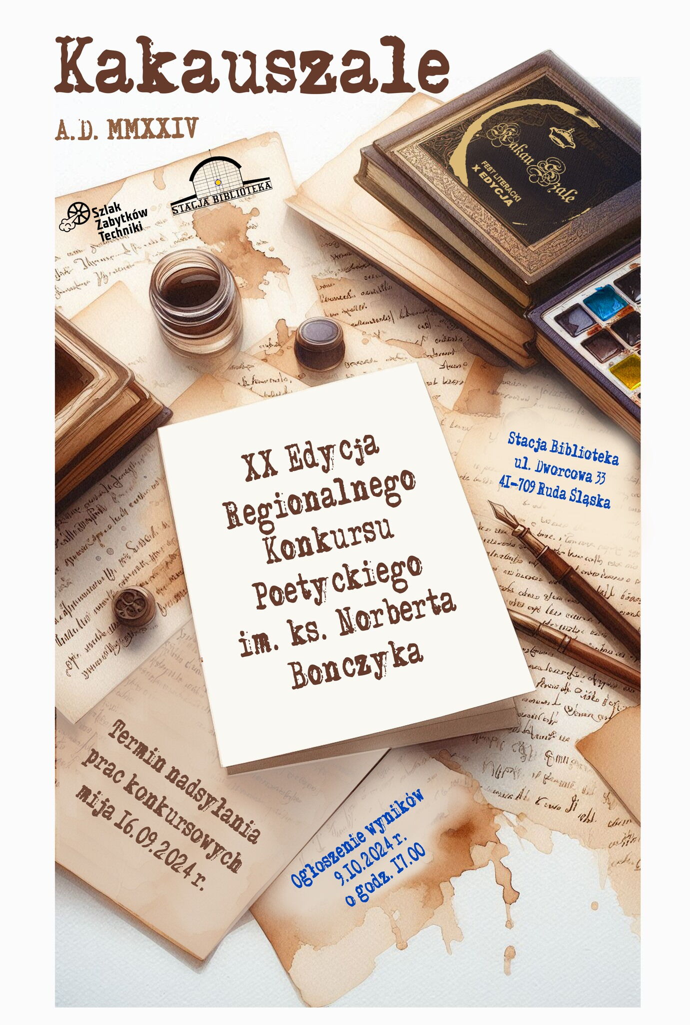 grafika przedstawiająca rozrzucone na stole zapisane żółte kartki i ksiązki, obok pióro i tusz, na środku kartka z nazwą konkursu