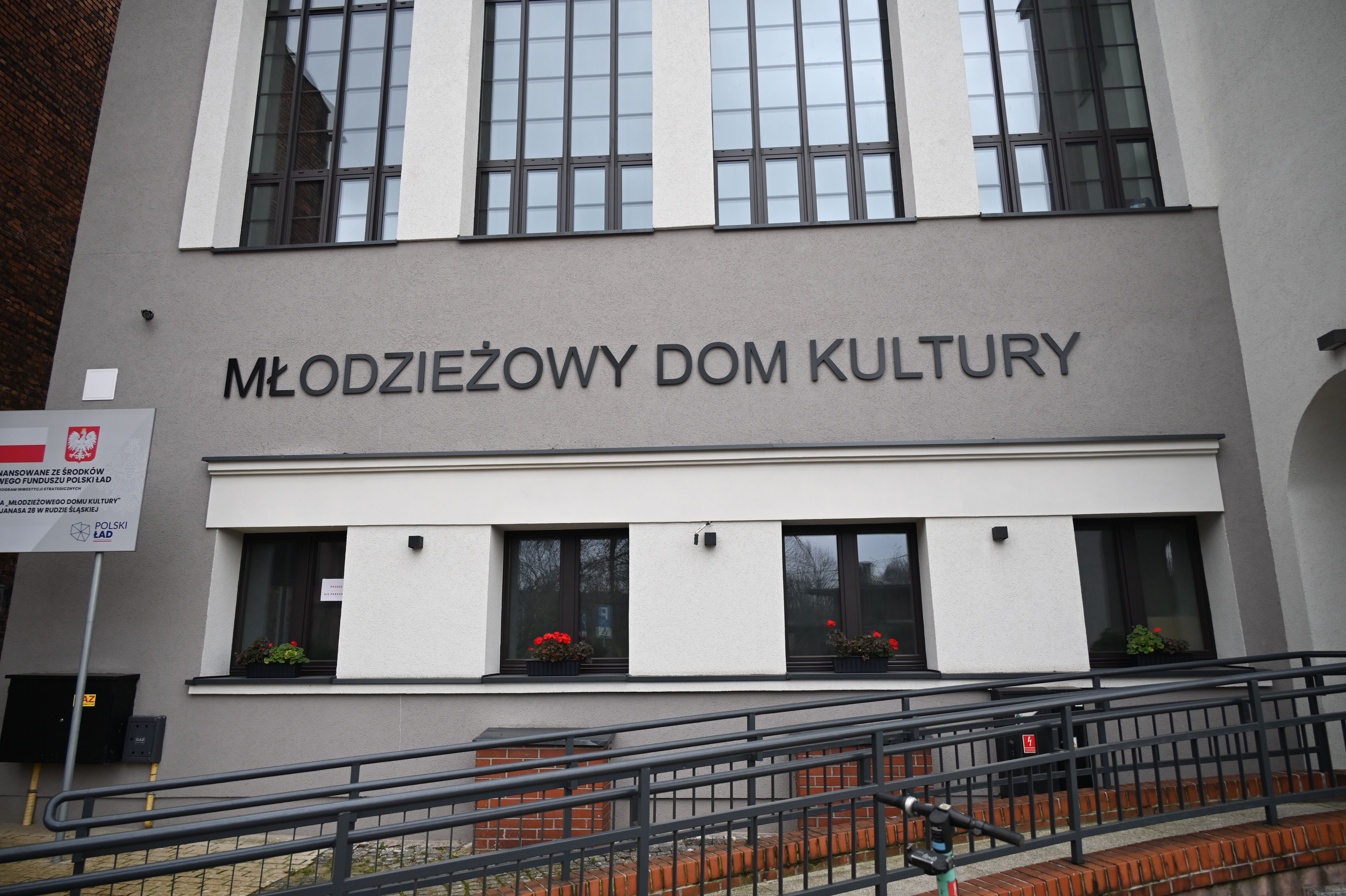 Odnowiony budynek Młodzieżowego Domu Kultury w Rudzie Śląskiej